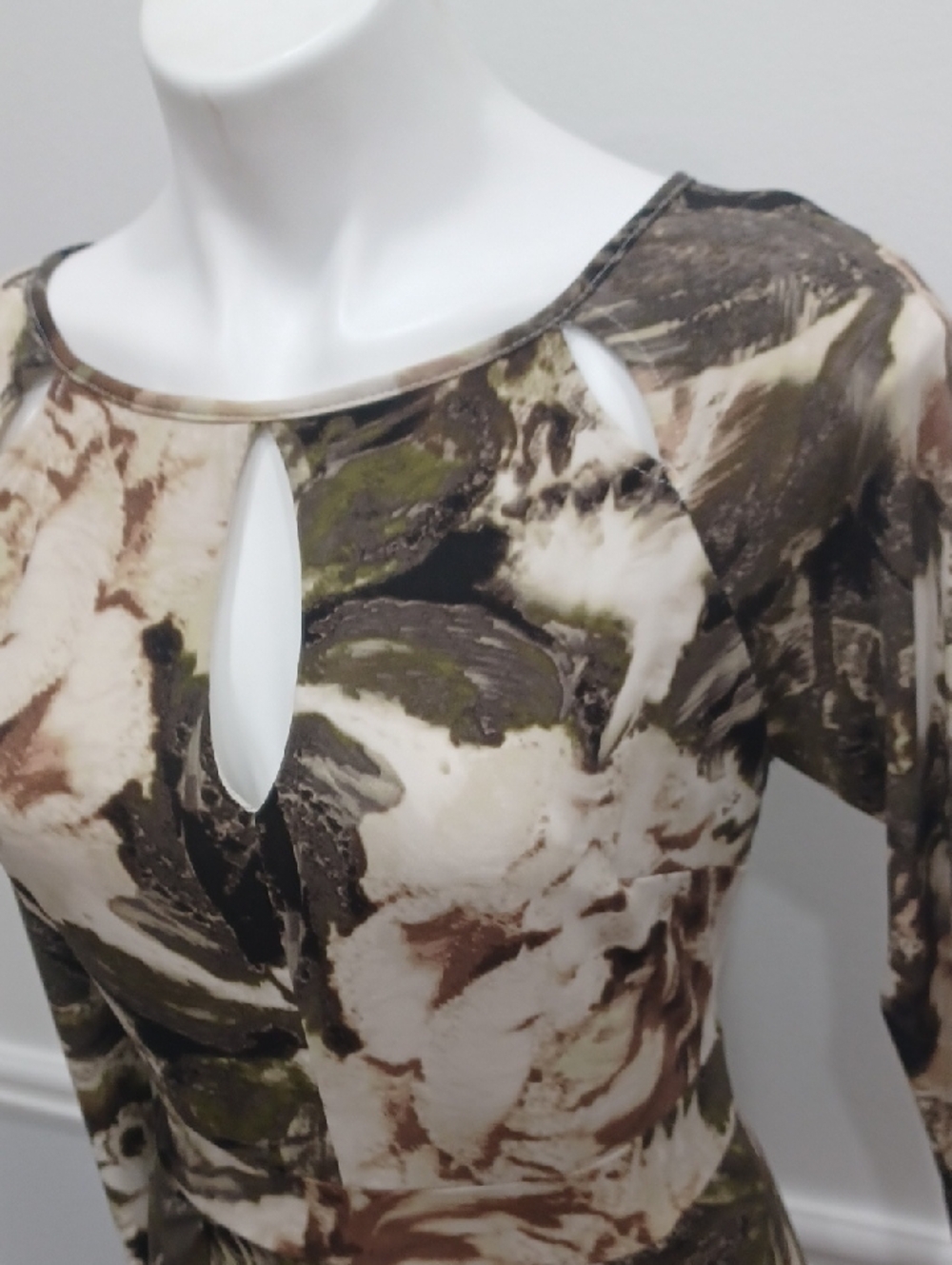 Medium Sheath Dress with lining & keyholes. Long Sleeve dress. Special Occasion - Picture 3 of 16